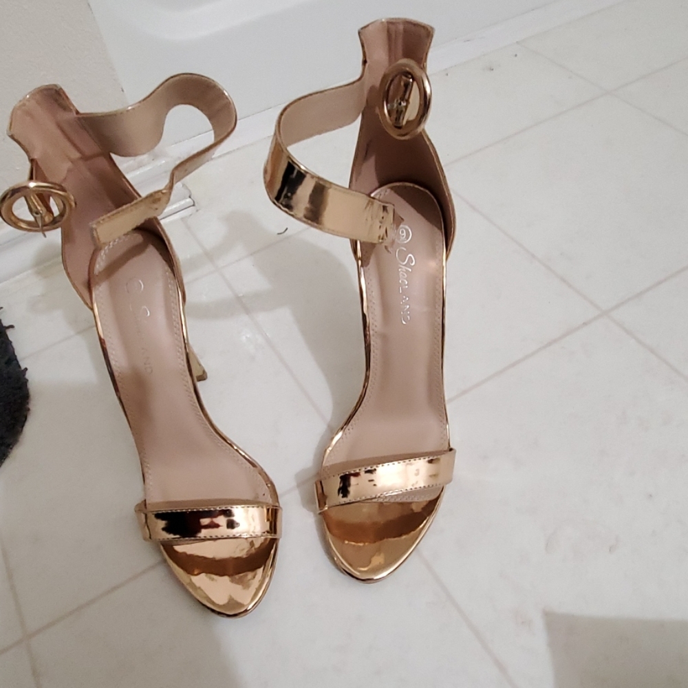 Sandals - Picture 3 of 3